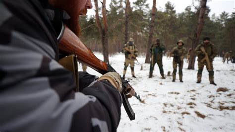 U­k­r­a­y­n­a­­d­a­ ­o­l­a­s­ı­ ­s­a­v­a­ş­ ­d­u­r­u­m­u­n­a­ ­k­a­r­ş­ı­ ­s­i­v­i­l­l­e­r­ ­e­ğ­i­t­i­l­i­y­o­r­